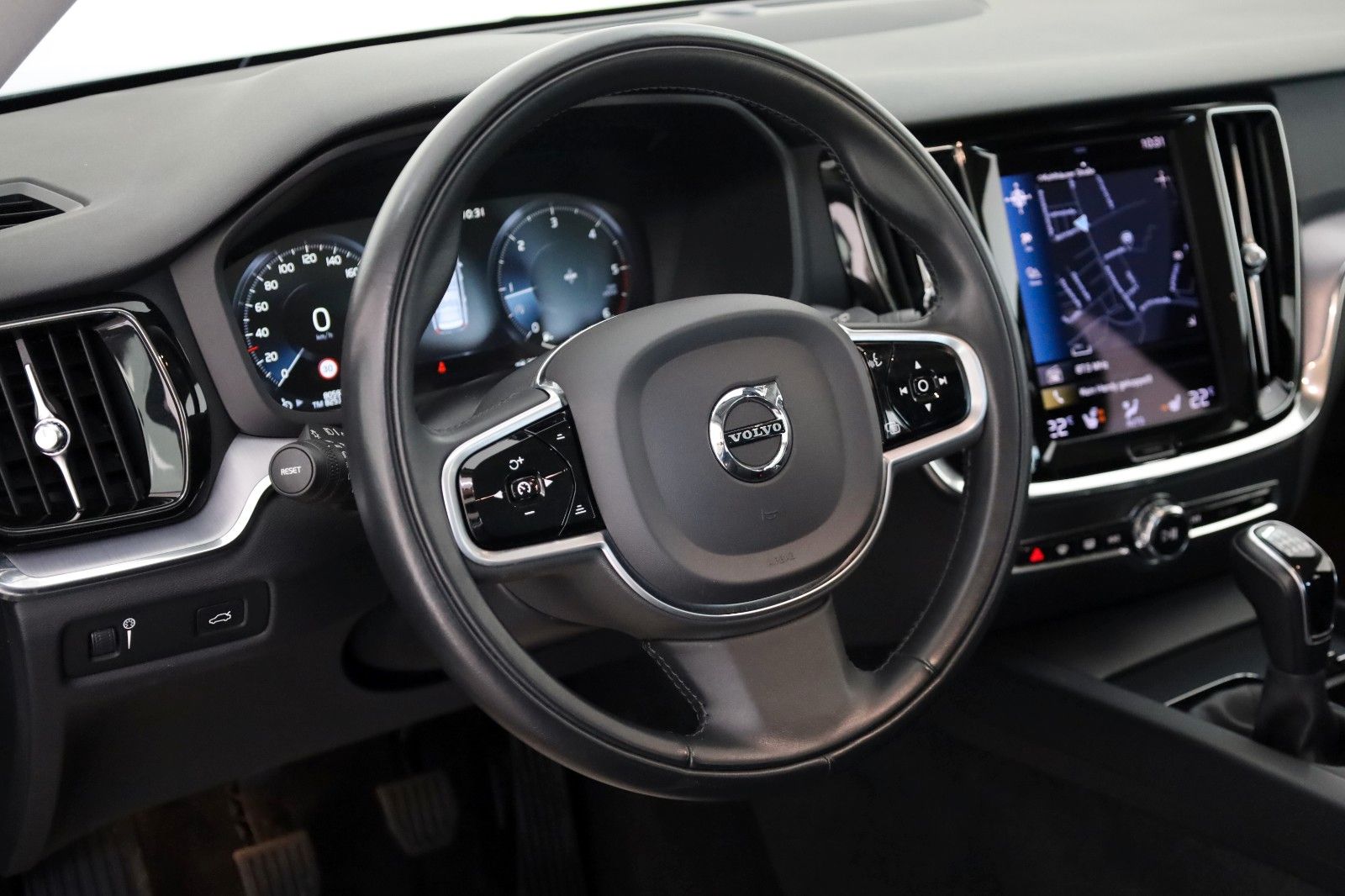 Fahrzeugabbildung Volvo V60 Kombi Momentum Pro Leder,Navi,LED,Kamera,App