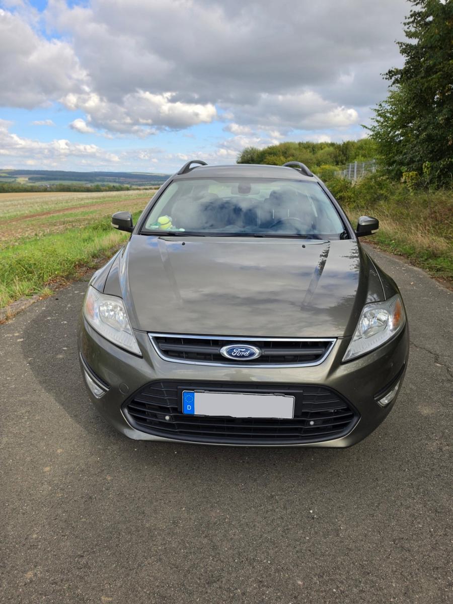 Ford Mondeo 2011 — interior