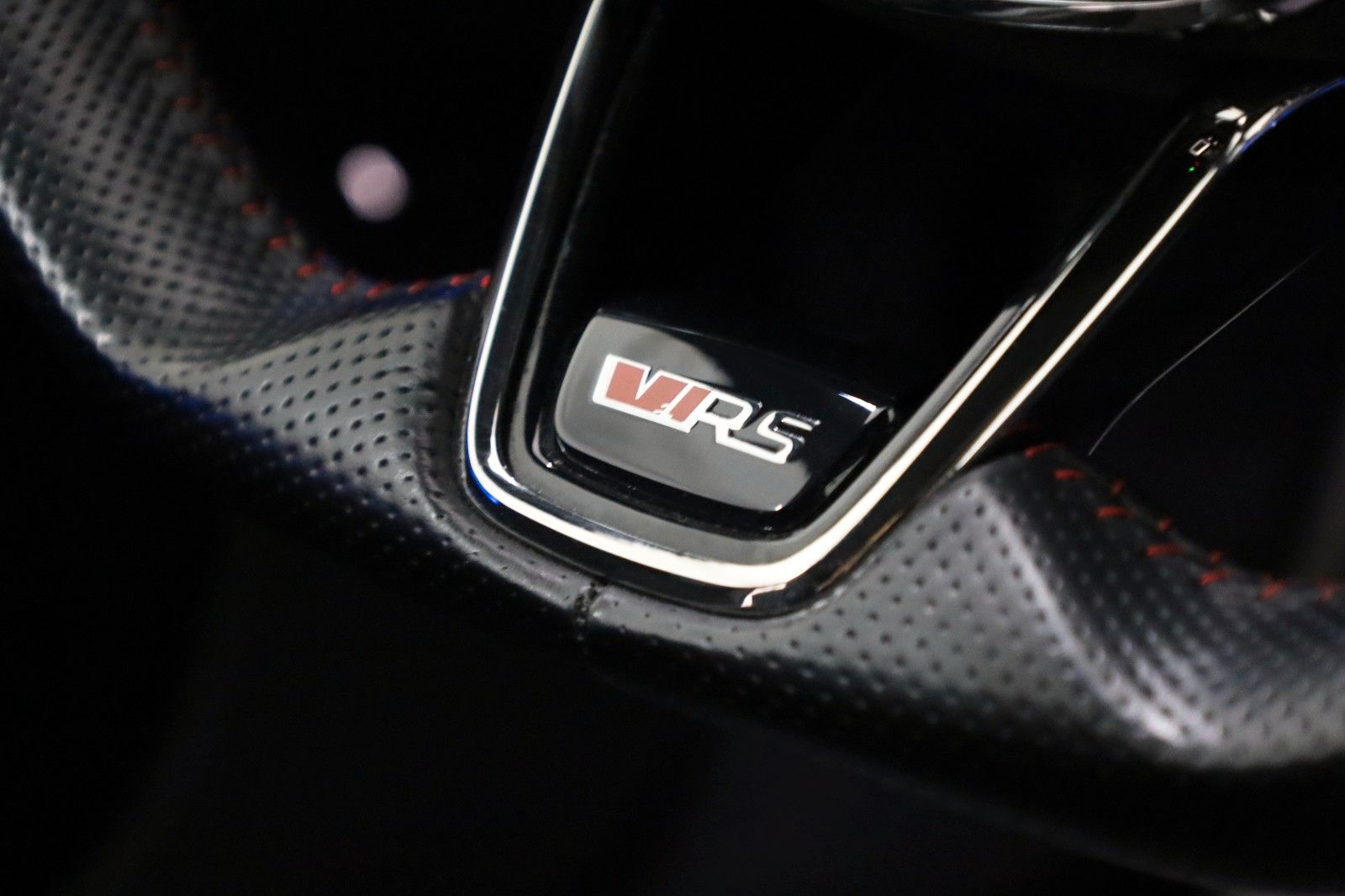 Fahrzeugabbildung SKODA Octavia Combi RS iV,Navi,Kamera,4xSH,HUD,Pano+WR