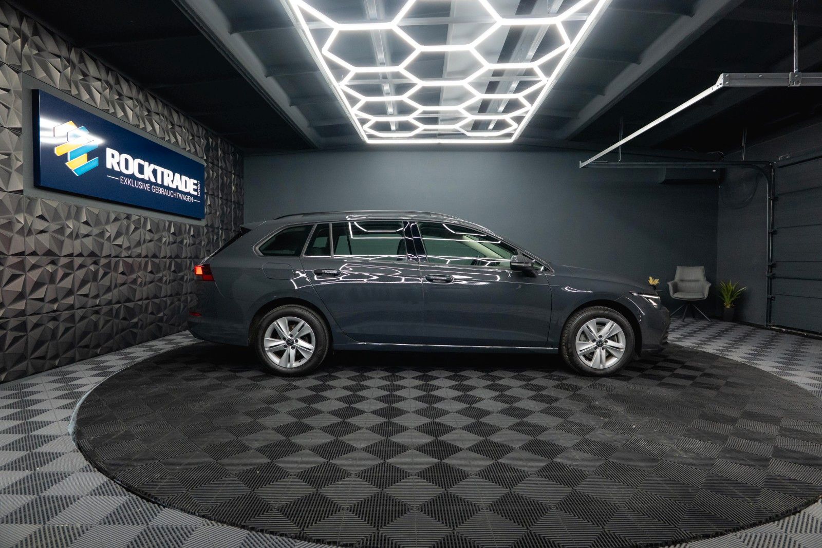 Fahrzeugabbildung Volkswagen Golf VIII Variant 2.0 TDI Life *ACC*LED*DAB*19%*