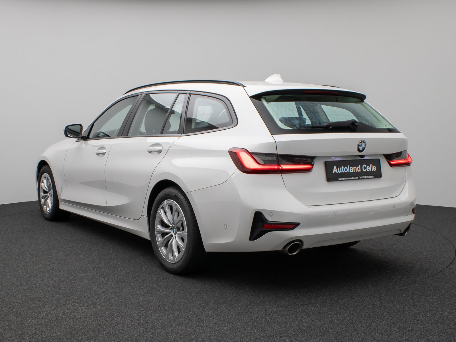 Fahrzeugabbildung BMW 320d  xD Panorama Kamera HUD DAB H/K Lenkradhzg