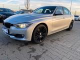 BMW 330 Autom|Limousine|NAVI|PDC|BI-XENON|PDC|HU NEU - BMW 330 aus 2013 mit Diesel-Antrieb: Limousine