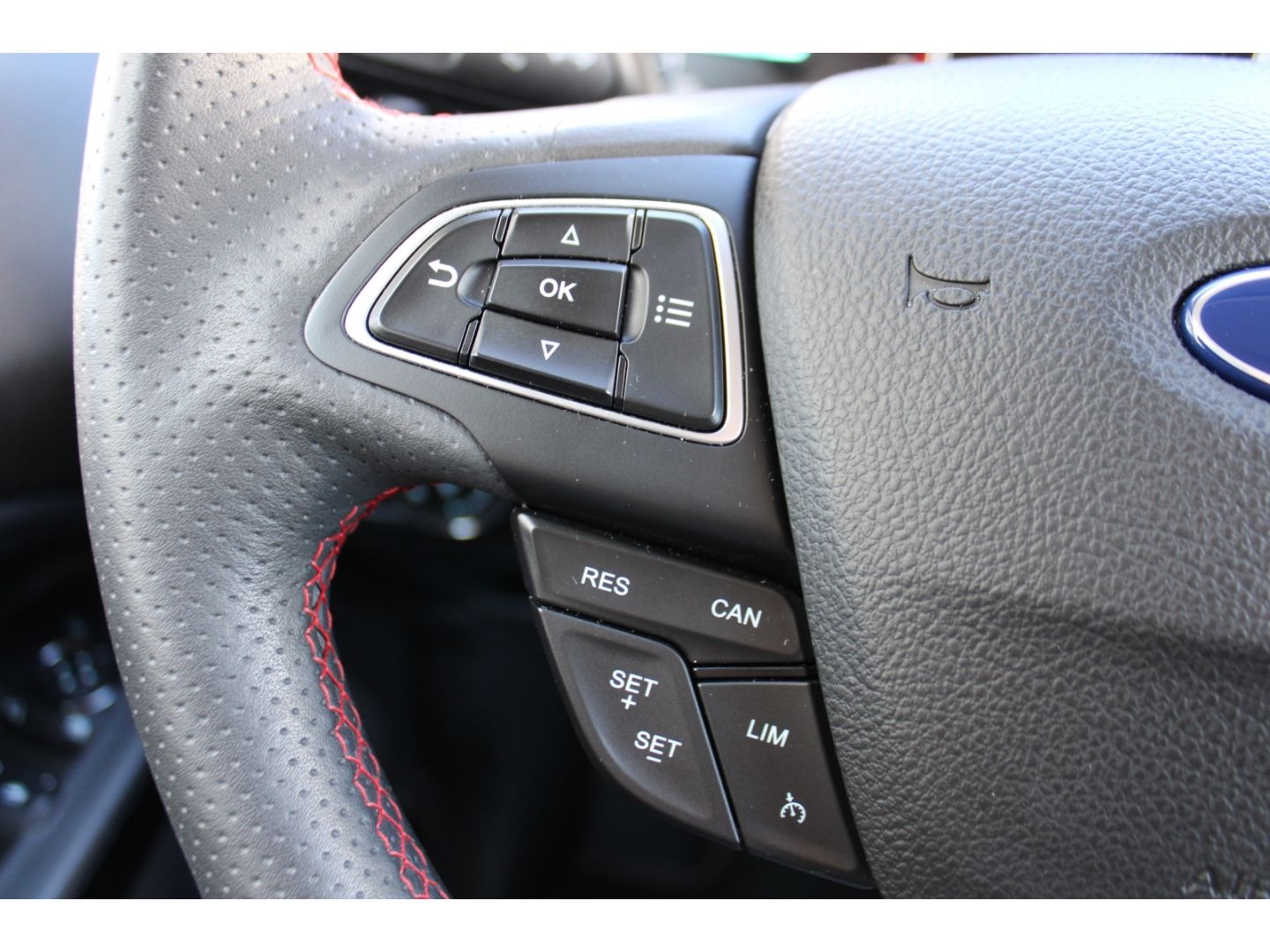 Fahrzeugabbildung Ford EcoSport ST-Line LED Navi B&O RFK GRA TWA Winter