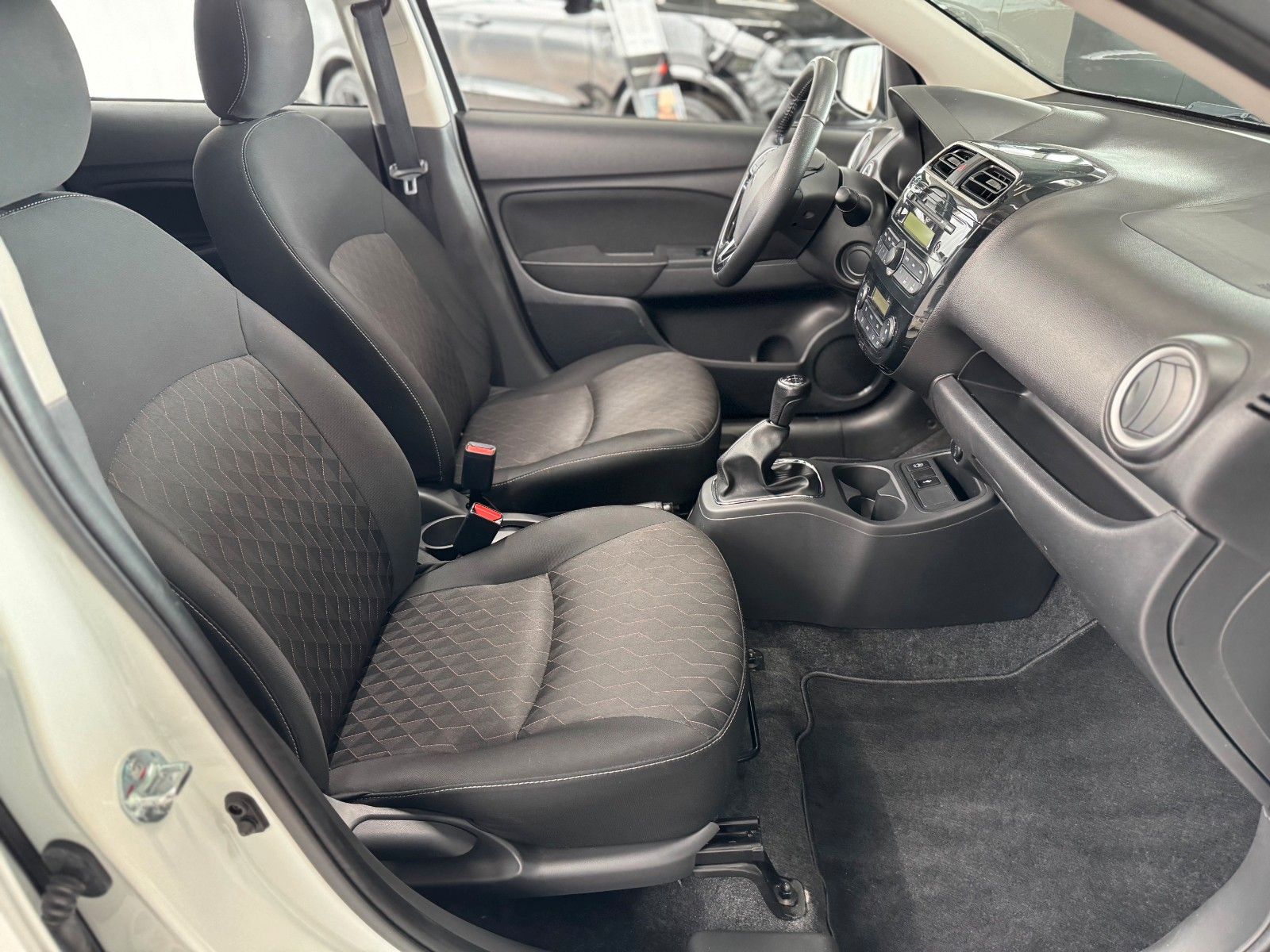 Fahrzeugabbildung Mitsubishi Space Star Algarve Limitiert KeylessGO Allwetter