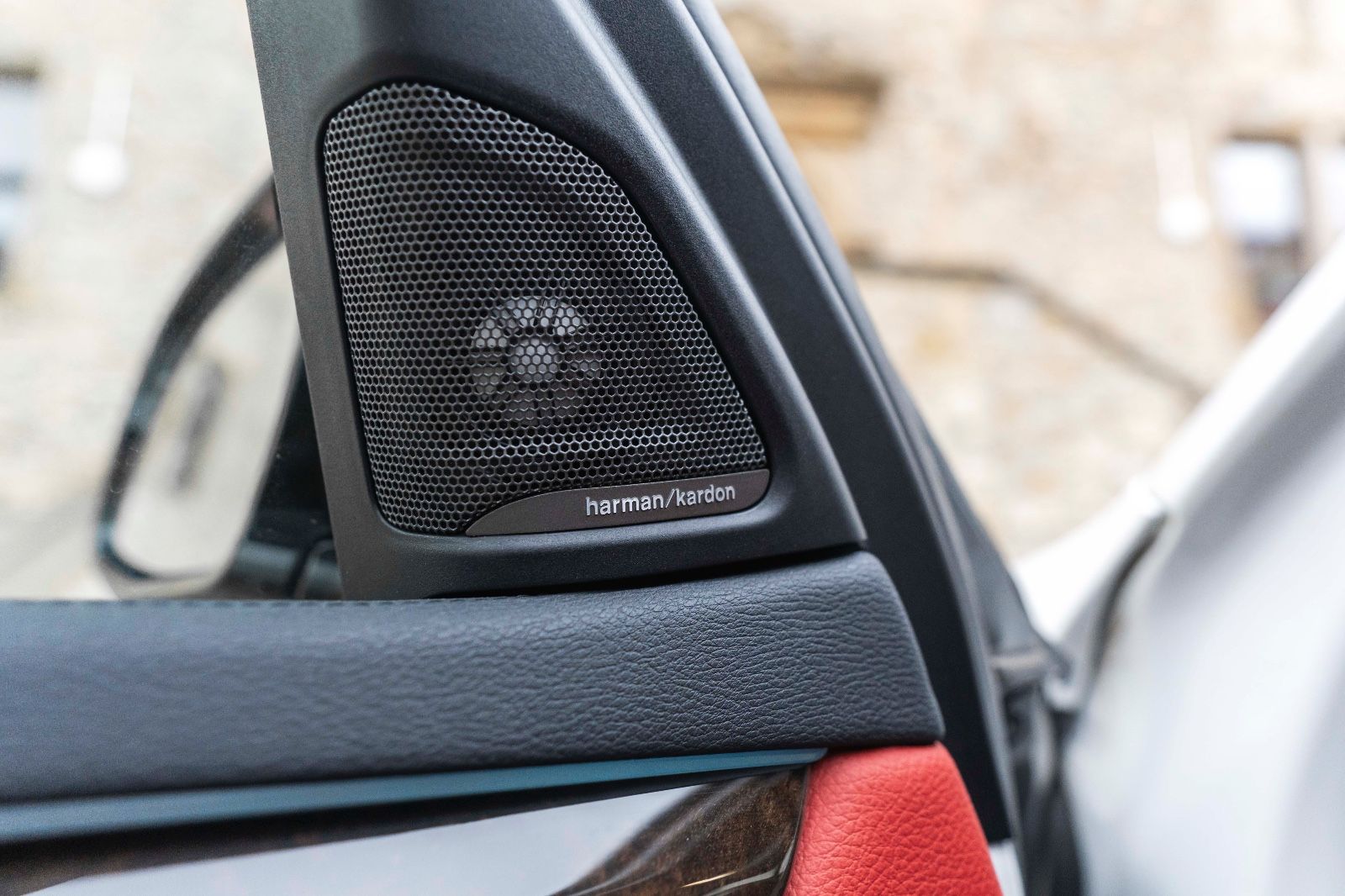 Fahrzeugabbildung BMW X6 xDrive50i M-Sportpaket 360° HUD H&K LED SOFT