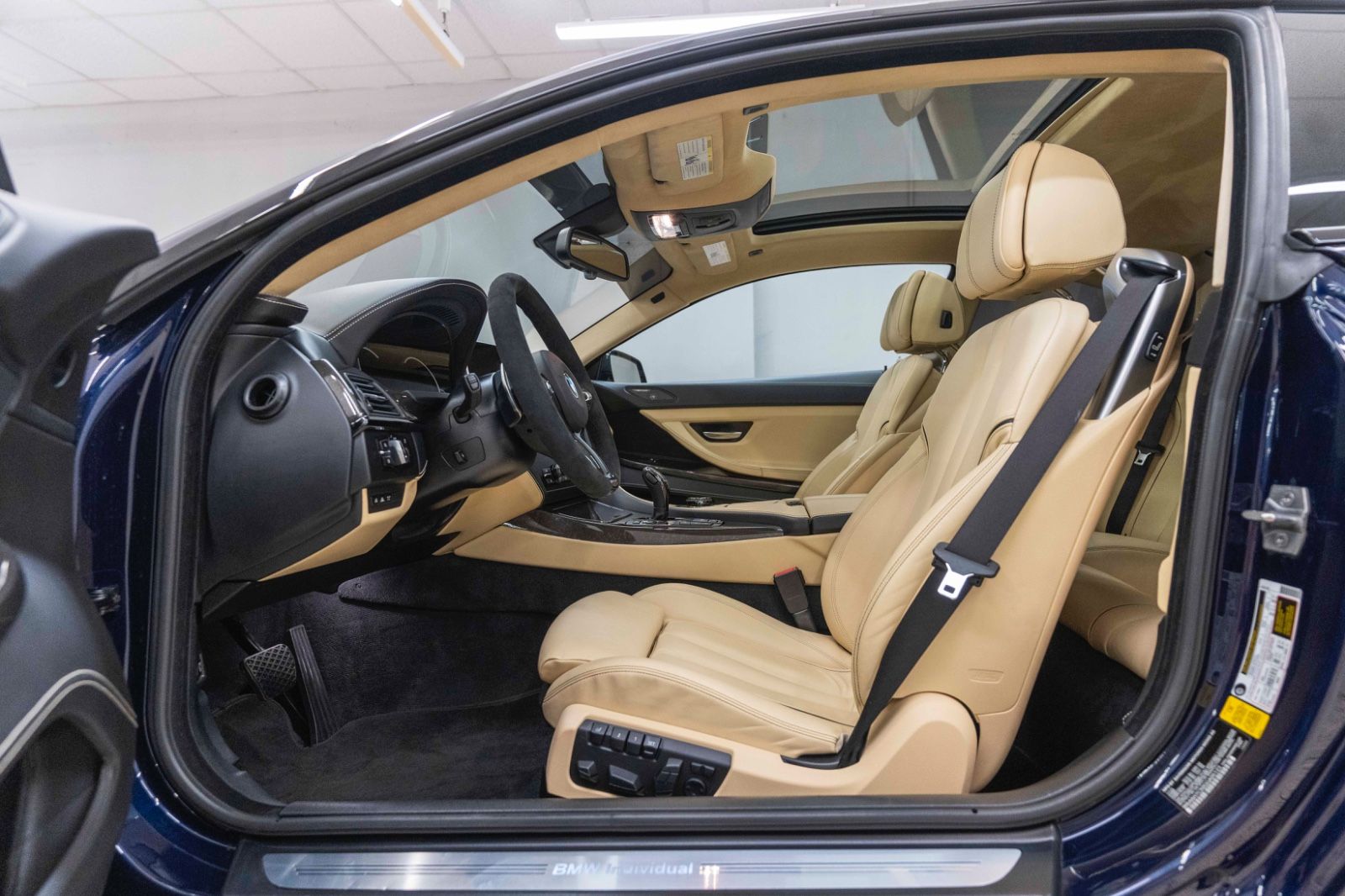 Fahrzeugabbildung BMW 650i xDrive Coupé INDIVIDUAL H&K LED KAM TOTW