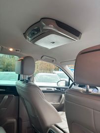 Volkswagen Touareg - 11
