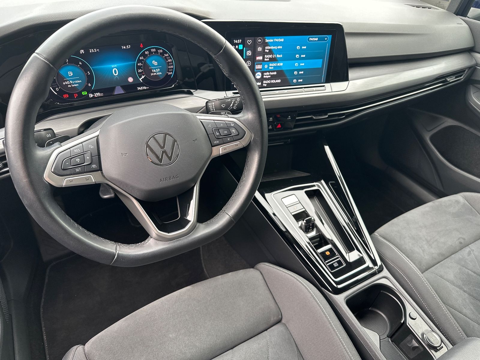 Fahrzeugabbildung Volkswagen Golf Variant 2.0 TDI DSG Style NAV+AHK+ACC+KAM
