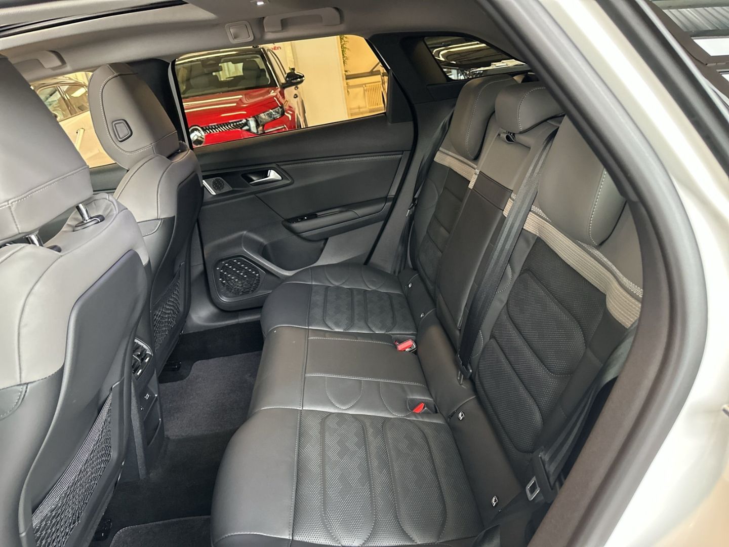 Fahrzeugabbildung Citroën C5X Plug-in 225 EAT8 Shine Pack Navi Panodach