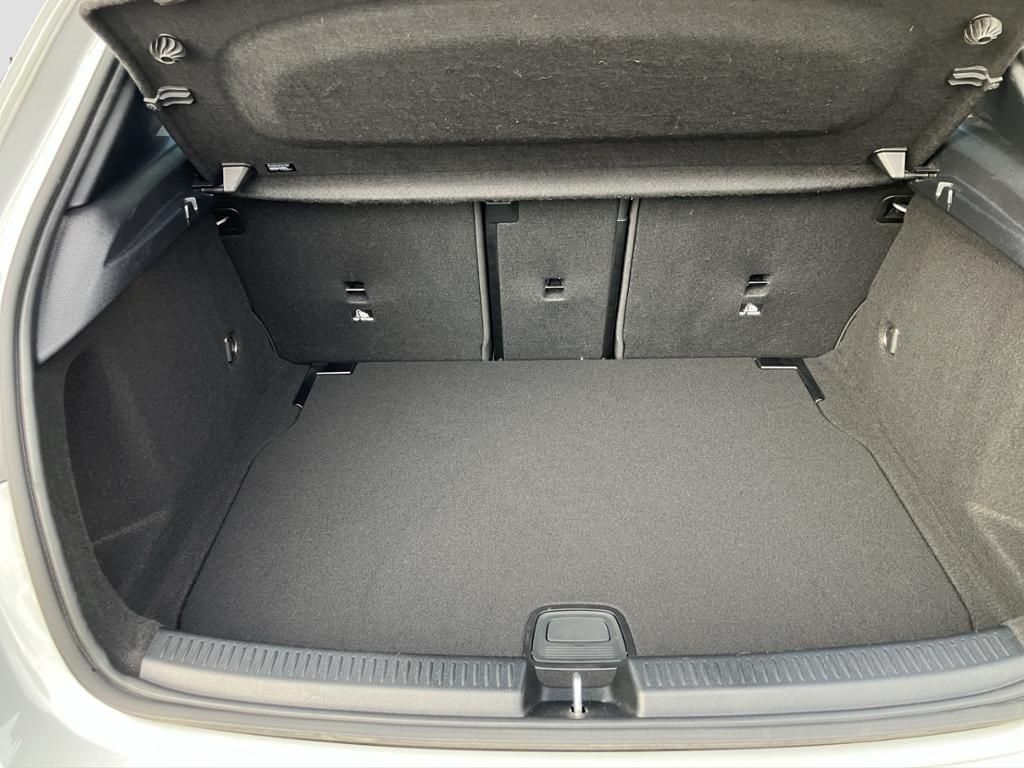 Fahrzeugabbildung Mercedes-Benz A 200 Kompaktlimousine AMG Line*Night Paket*Pano