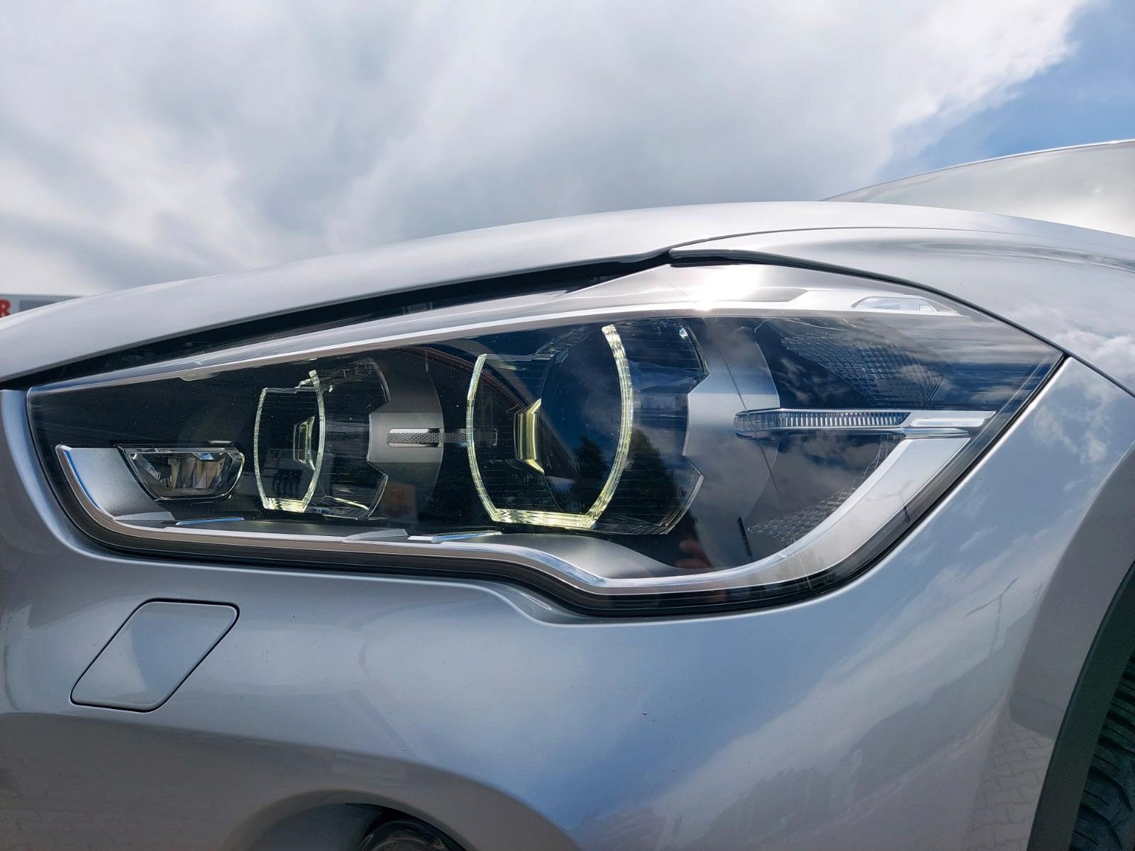 BMW X1 xDrive 20 i Sport Line LED Navi Service TüV