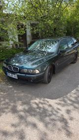 BMW 530i Touring  Oxfordgrün 231PS  - BMW 530: Grün