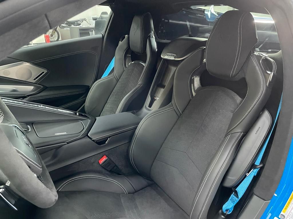 Fahrzeugabbildung Corvette C8 COUPE-TARGA-3LT-Z51-LIFT-VORFÜHRWAGEN