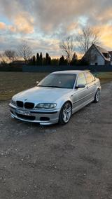 BMW E46 330i M Paket ab Werk - BMW 330 Limousine E46 330i mit Benzin-Antrieb