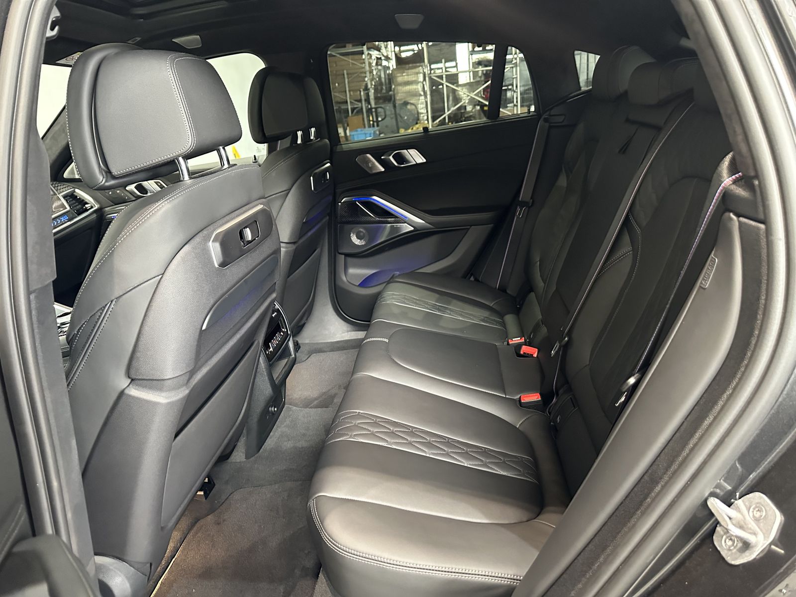 Fahrzeugabbildung BMW X6 xDrive40i M Sportpaket Pro Sky Lounge Bowers