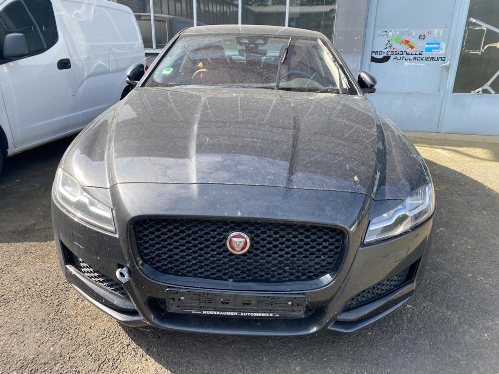 Jaguar XF 30d 300PS Prestige Automatik Motor dreht noch