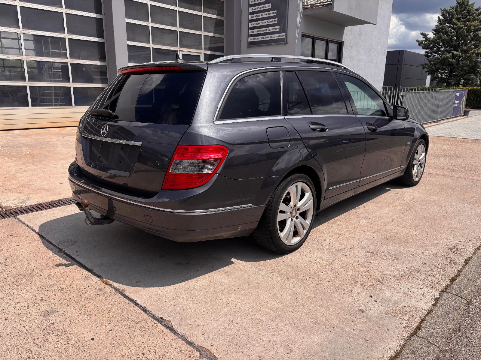 Mercedes-Benz C220 2010 — двигун 2.143 cm³, 170 HP (125kW)