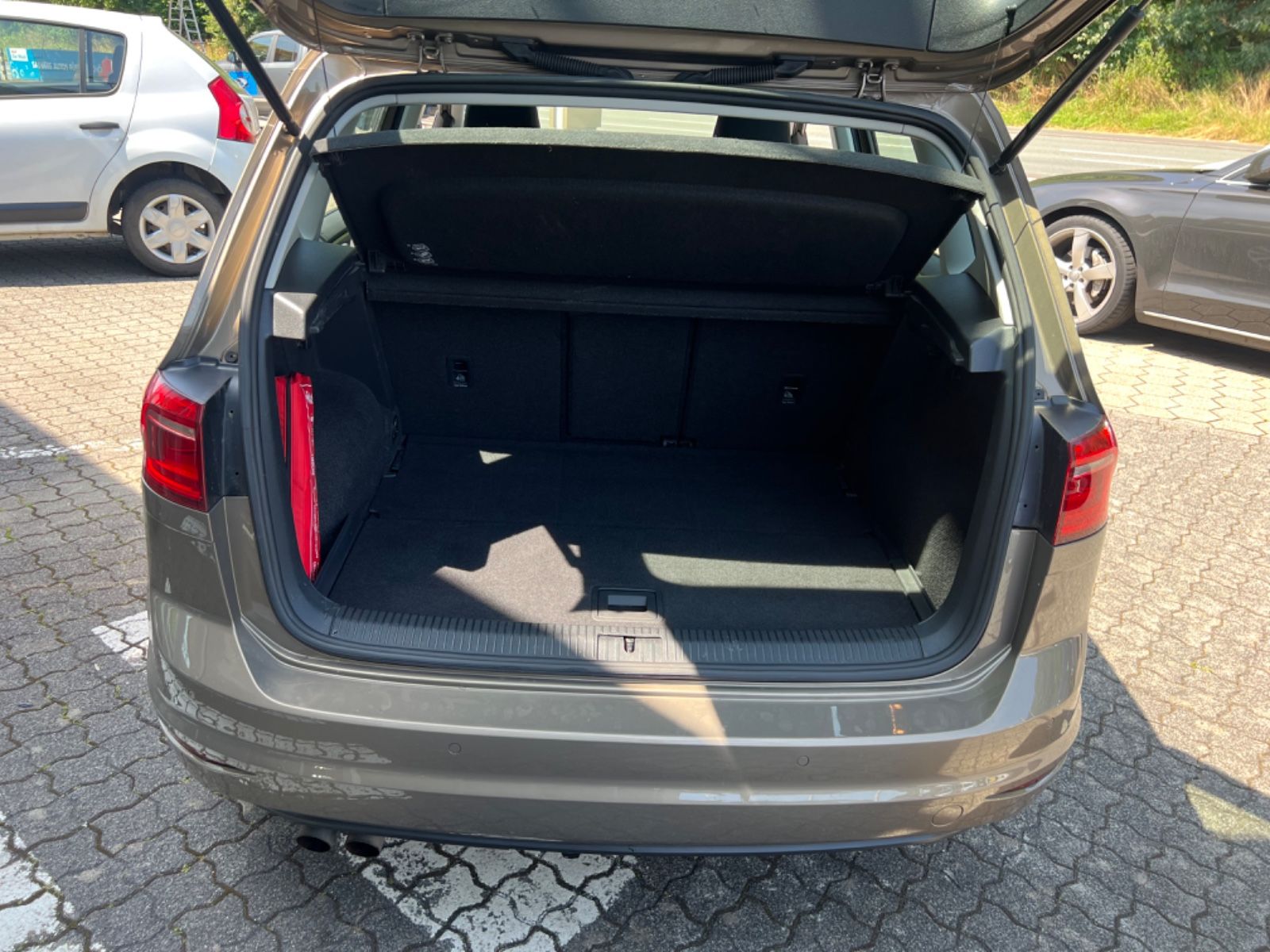 Fahrzeugabbildung Volkswagen Golf Sportsvan VII Comfortline *MASSAGE-SITZE *