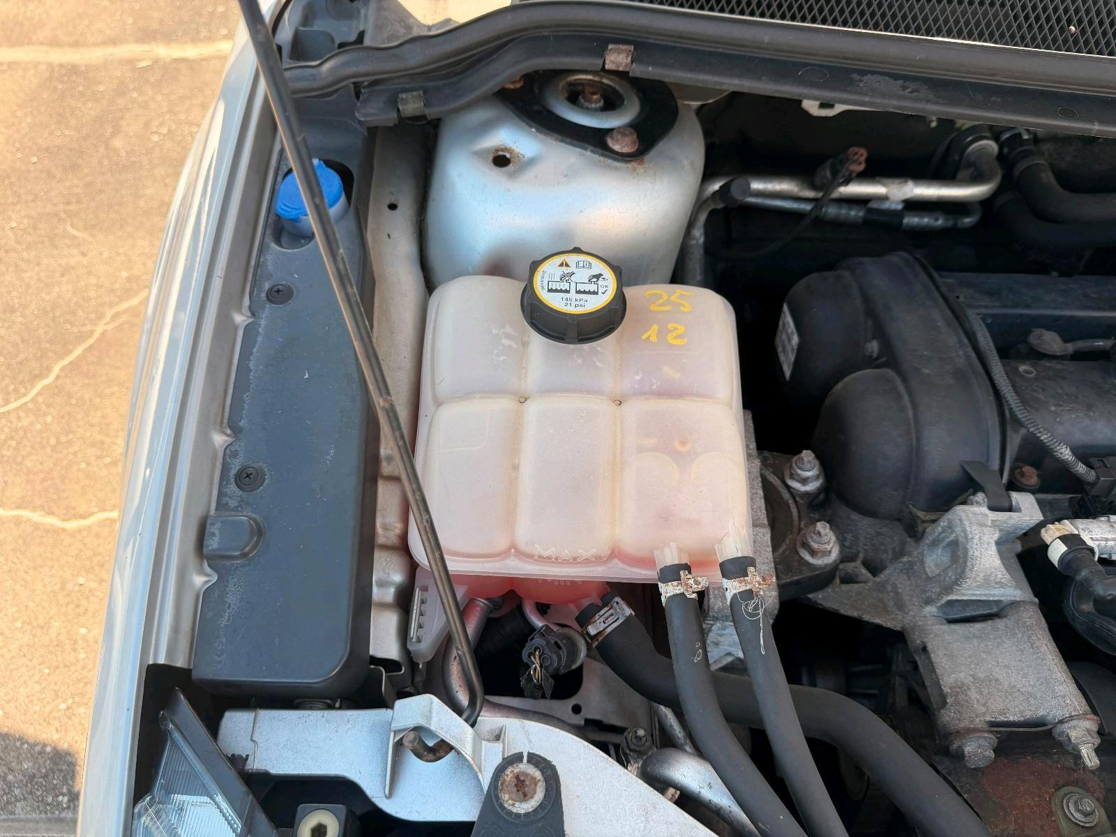 Ford Focus 2005 — photo 11