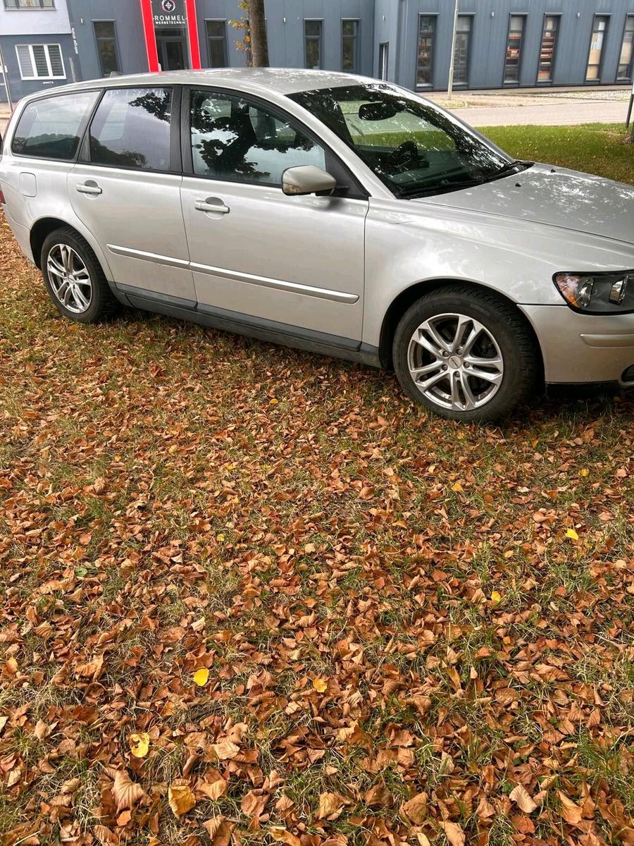 Volvo V50 2005 — rear view