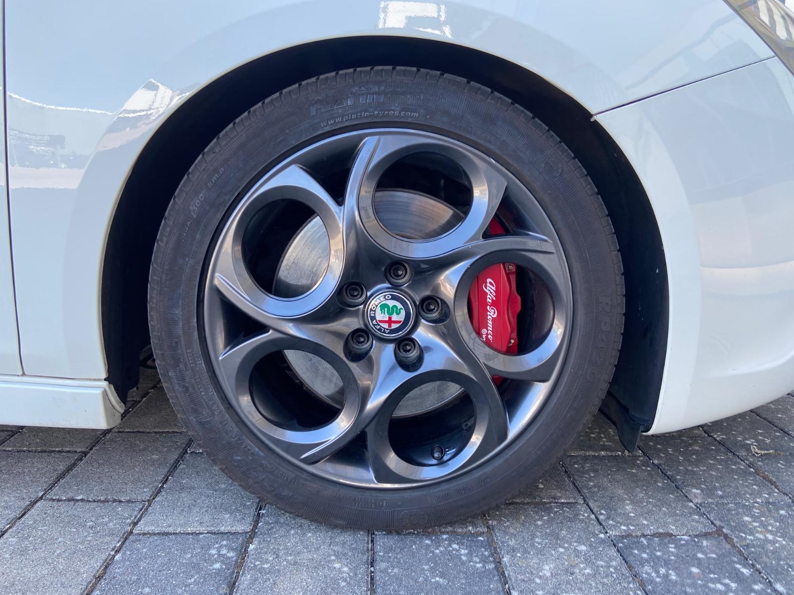 ALFA ROMEO GIULIETTA QUADRIFOGLIO VERDE - 241 ch BVA - TOIT OUVRANT - GPS - RADAR AV/AR - CLIMATISATION BI-ZONE