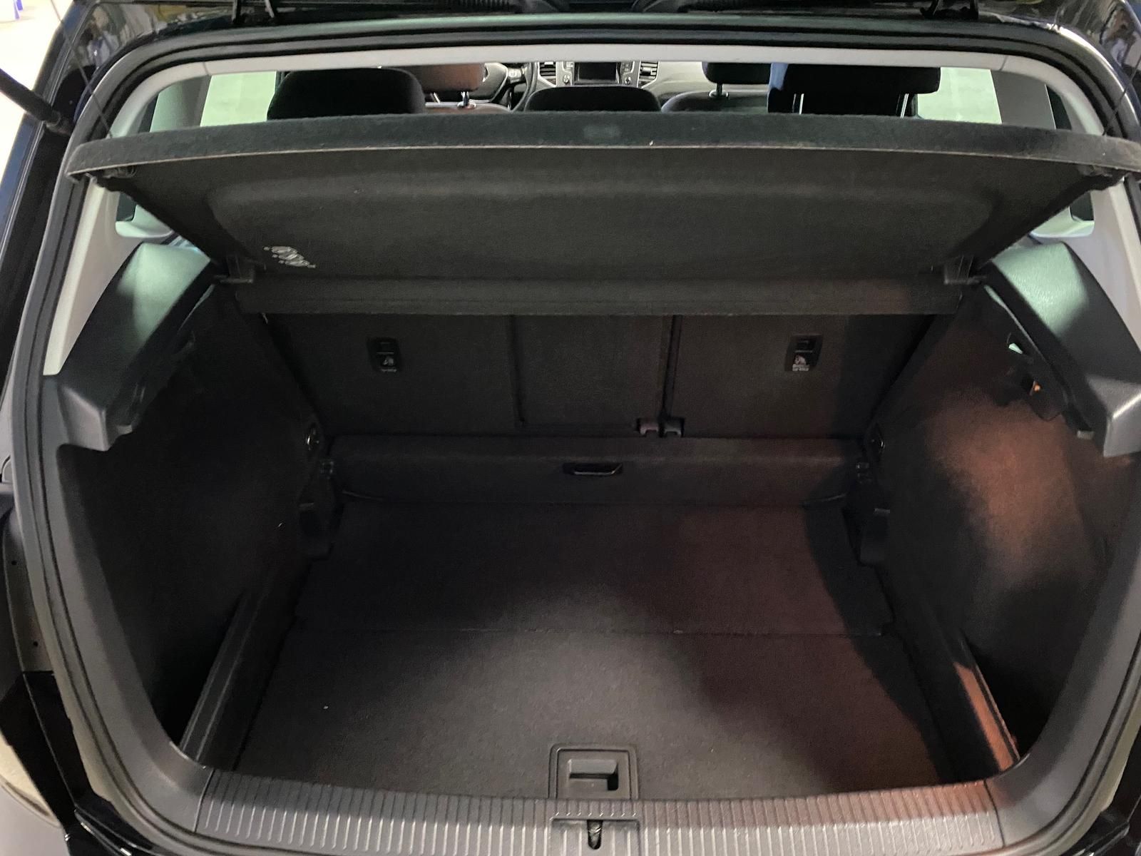 Fahrzeugabbildung Volkswagen Golf VII SPORTSVAN 1.2 TSI+ACC+SITZHEIZ+GARANTIE