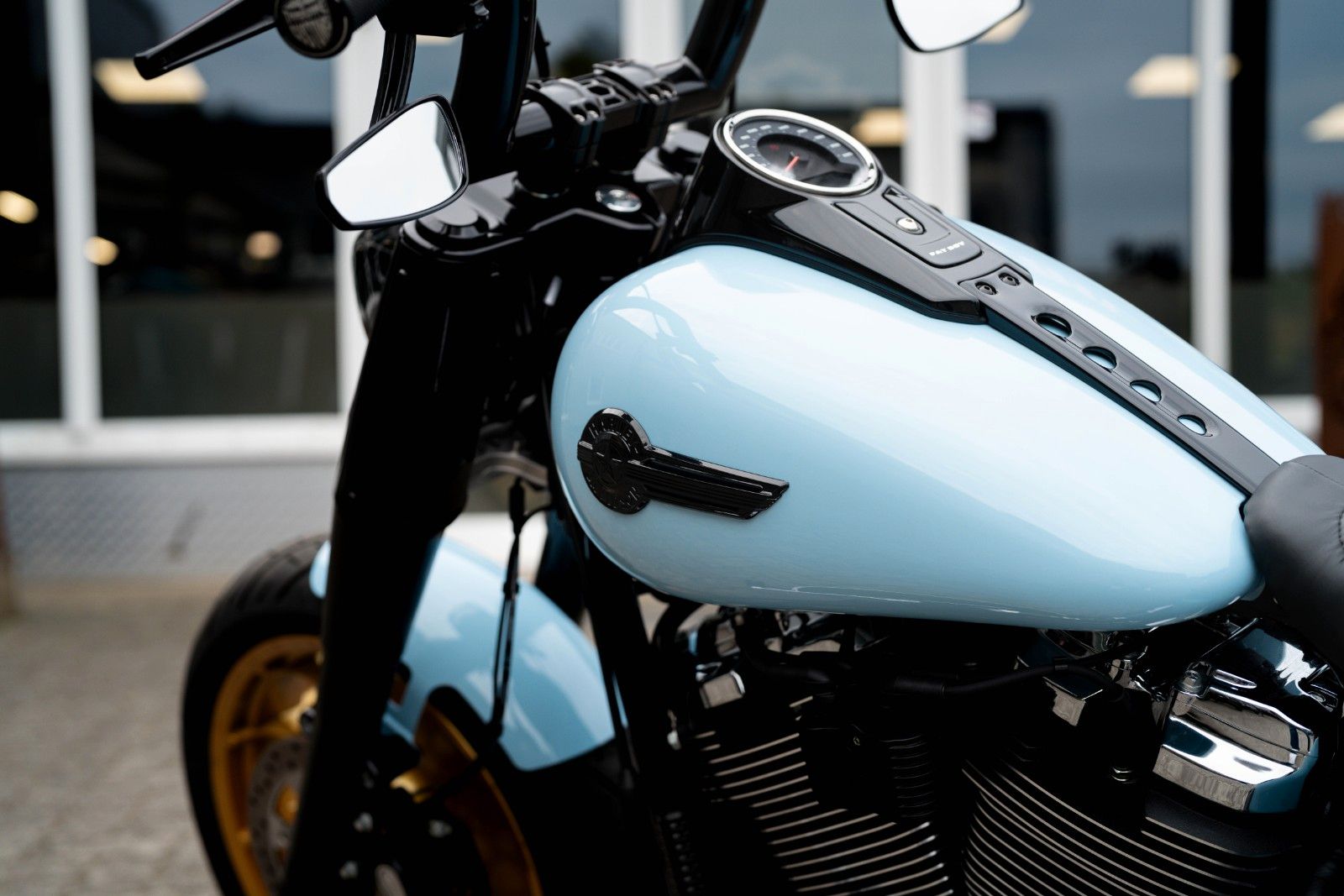 Fahrzeugabbildung Harley-Davidson Light Blue FAT BOY FLFBS 114 - Jekill & Hyde-