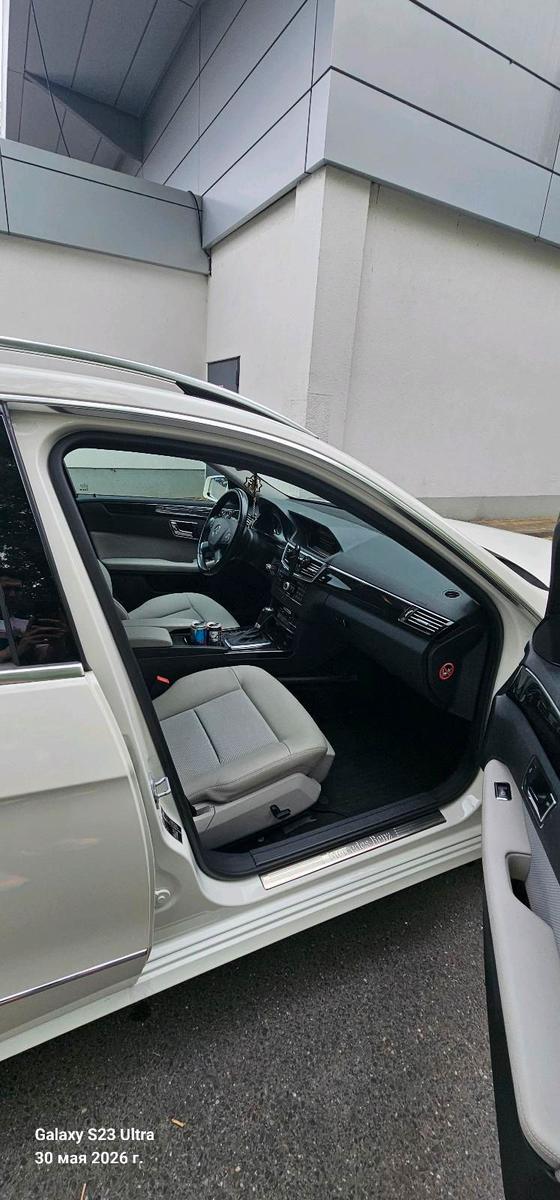 Mercedes-Benz E200 2010 — photo 8
