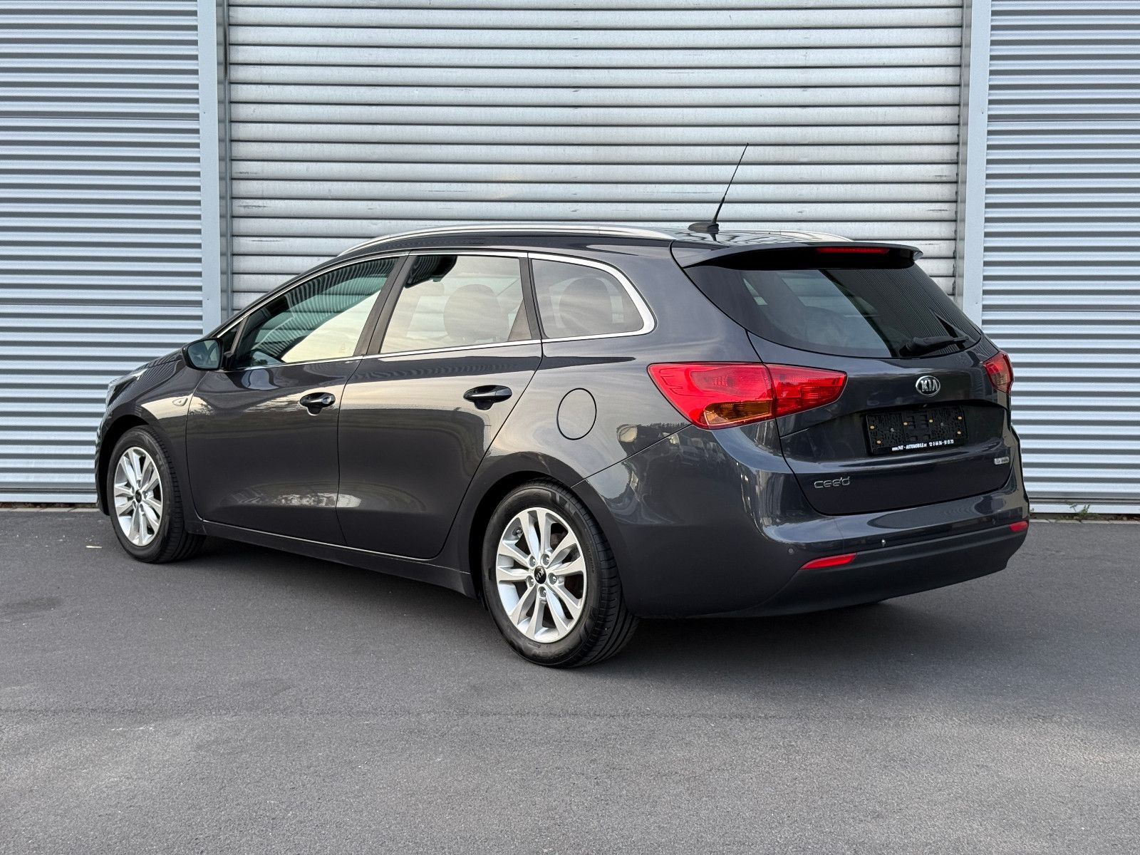 Fahrzeugabbildung Kia Cee'd Sportswagon UEFA Euro 2016 Navi PDC Kamera