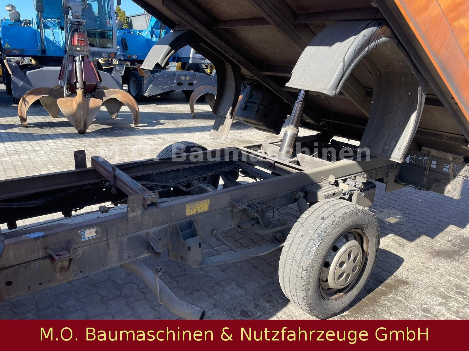 Fahrzeugabbildung Iveco Daily 35S12 A D/P / Doka / 3,5 t / Euro 3/