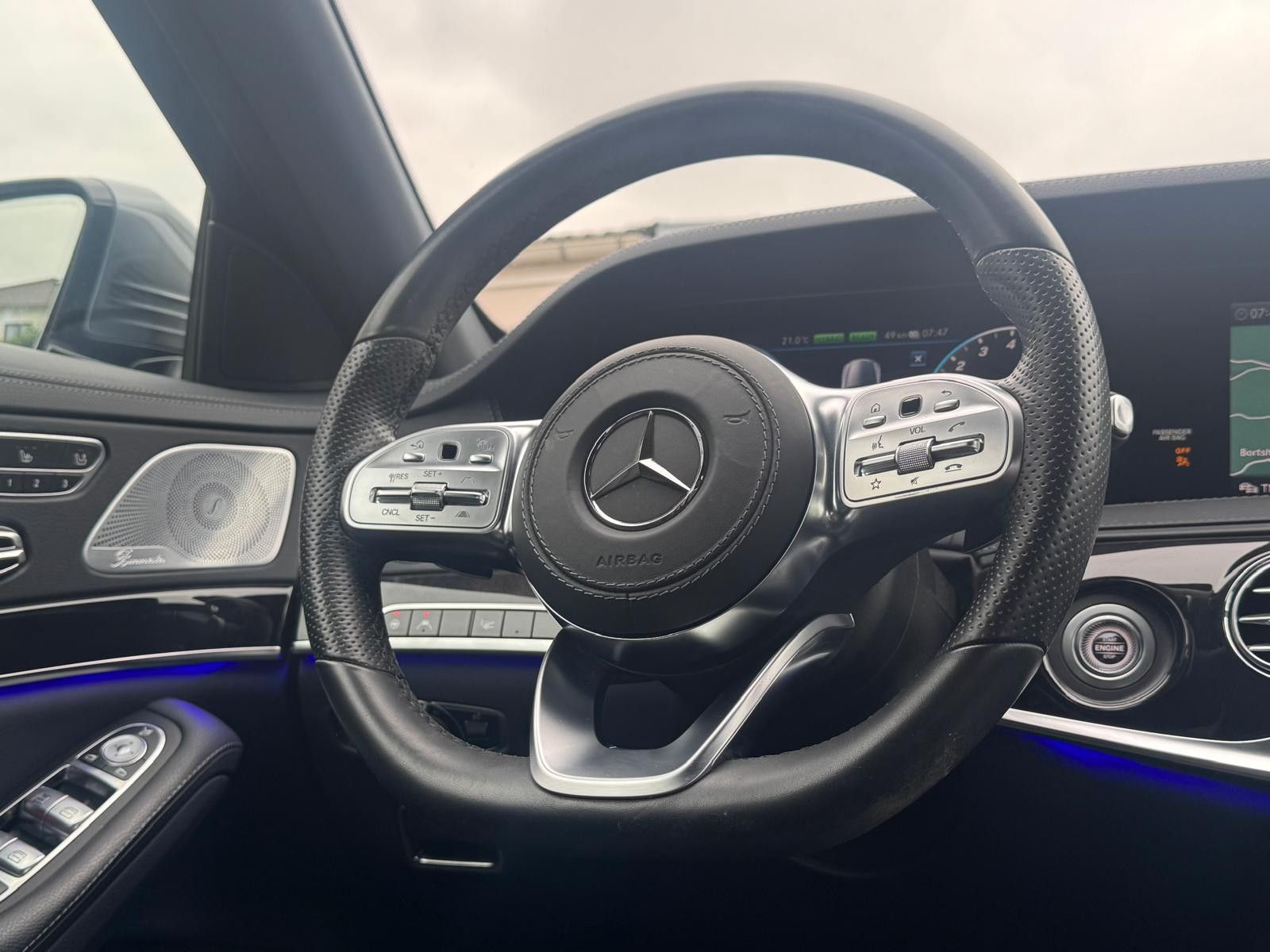 Fahrzeugabbildung Mercedes-Benz S 560 e L AMG-LINE+MEMO+LED+BURM+360°+HEAD-UP+