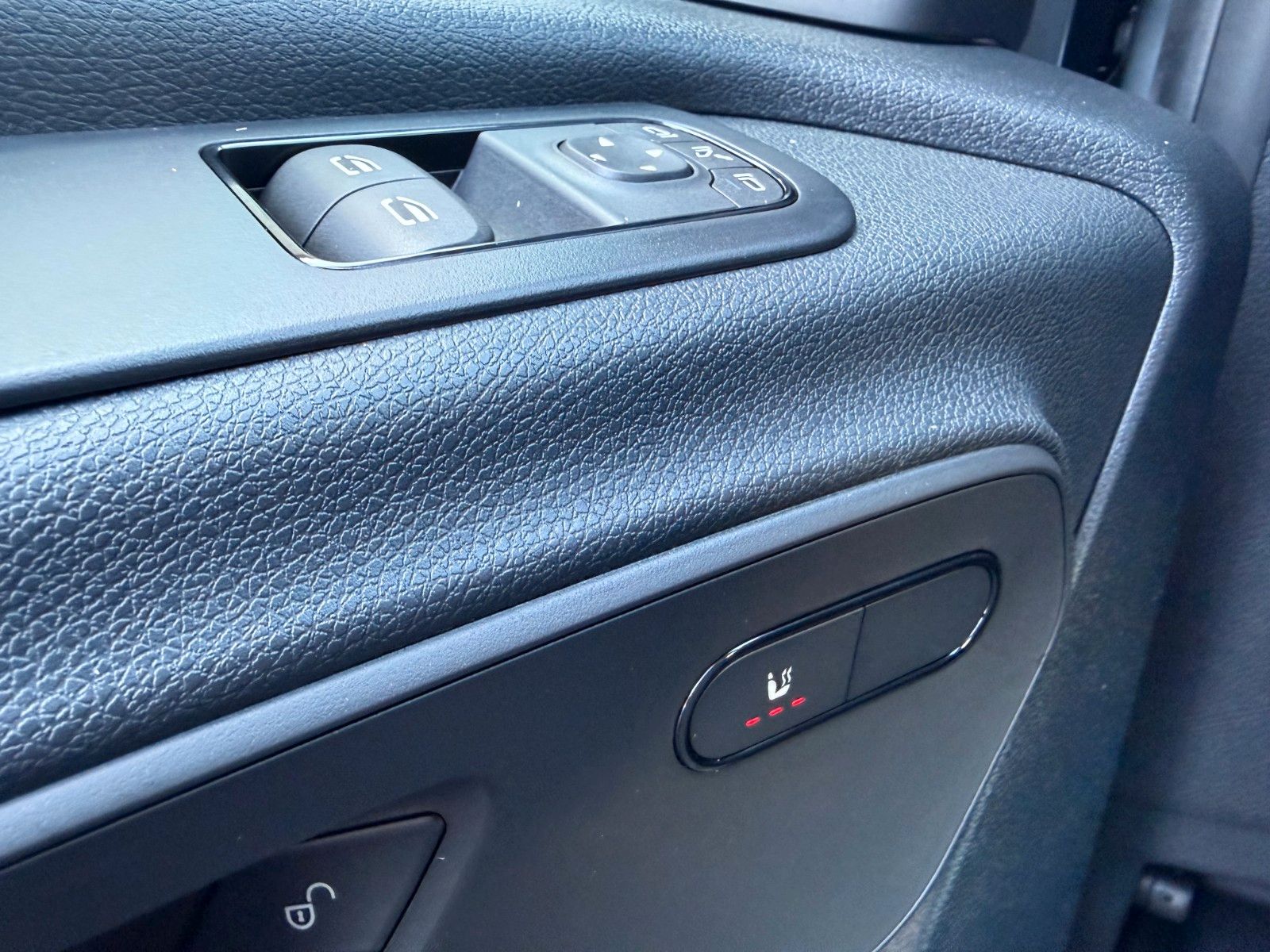 Fahrzeugabbildung Mercedes-Benz Sprinter 519 CDI DoKa Henschel 3-S-Kipper