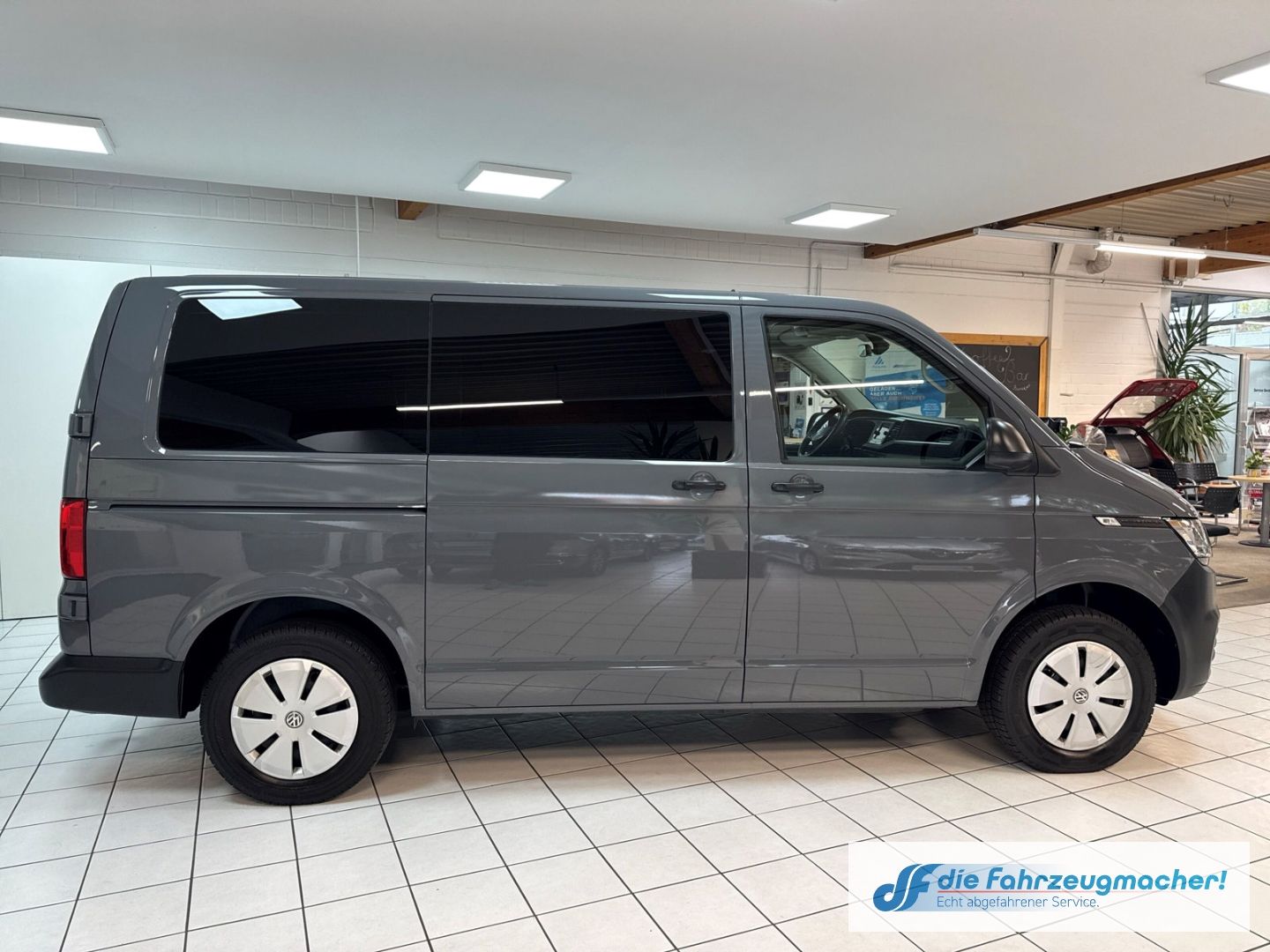 Fahrzeugabbildung Volkswagen Transporter T6.1 Kombi 2.0 TDI 9.Si. AHK DAB Kam