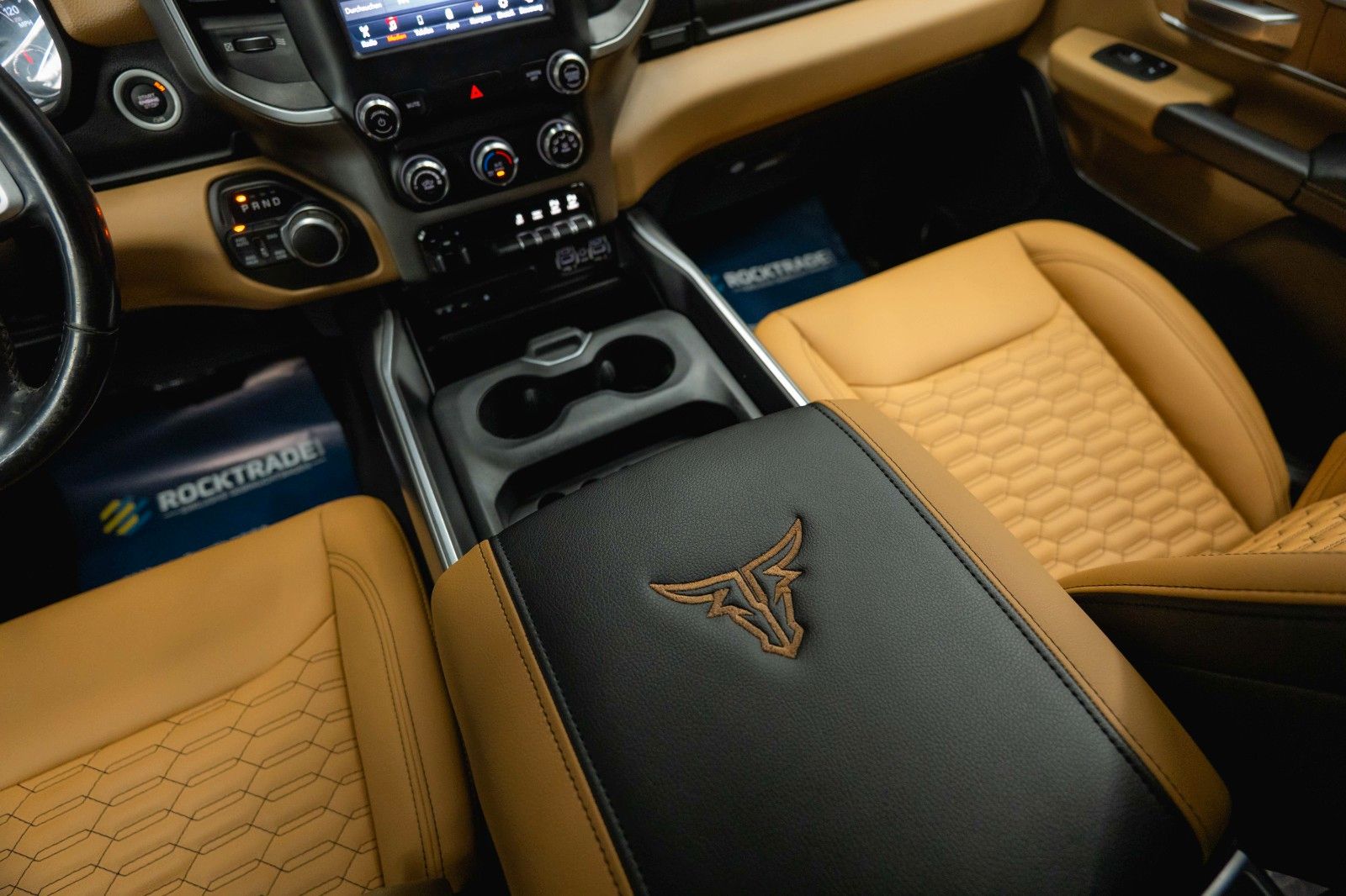 Fahrzeugabbildung Dodge RAM 5.7 V8 HEMI 4x4 OFFROAD LONGBED Night-Paket