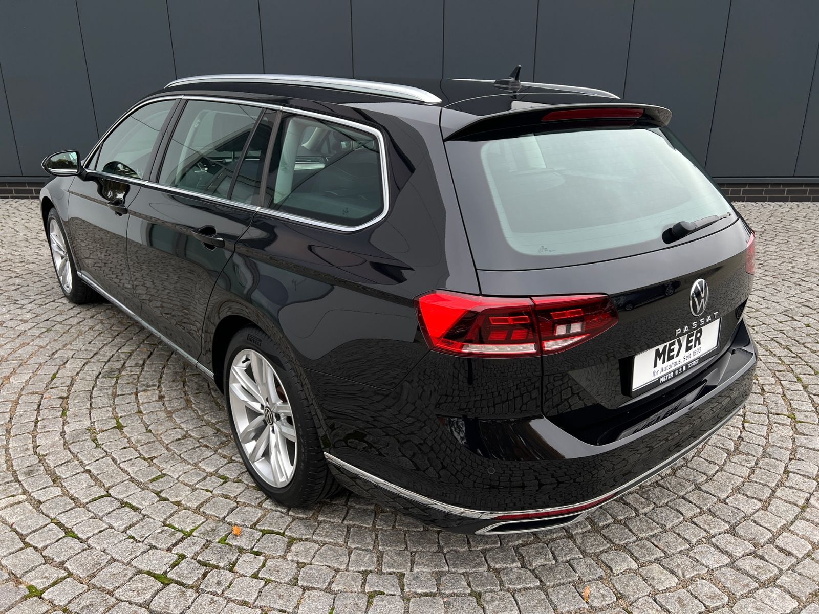 Fahrzeugabbildung Volkswagen Passat Variant Elegance 1.5 TSI DSG *LED, Digita
