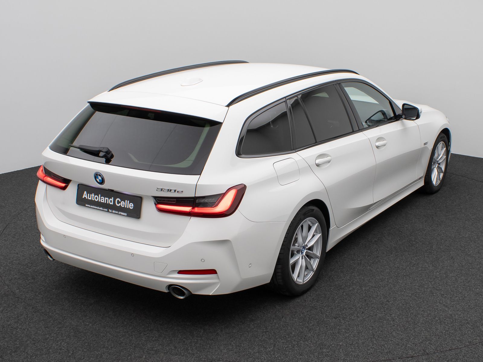 Fahrzeugabbildung BMW 330e Kamera HUD DAB Stop&Go Komfort Fernlichtass