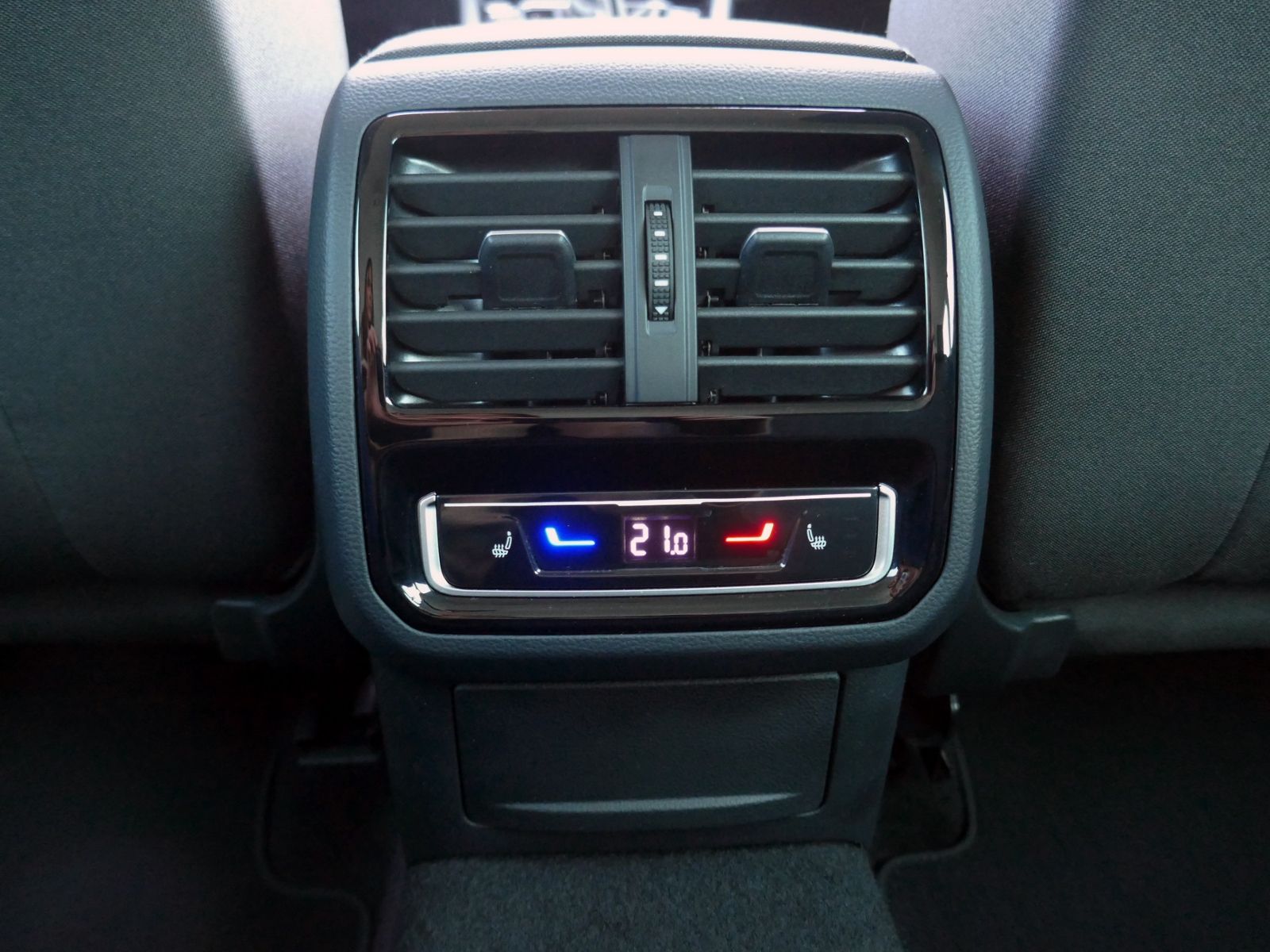 Fahrzeugabbildung Volkswagen Passat Variant Business 2.0 TDI DSG | LED RFK