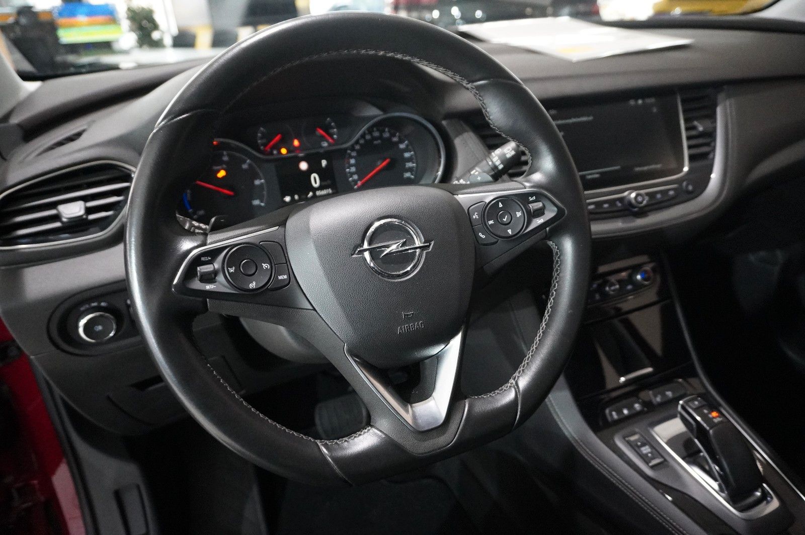 Fahrzeugabbildung Opel Grandland (X) 1.6 ELEGANCE HYBRID NAVI/SH/KAMERA