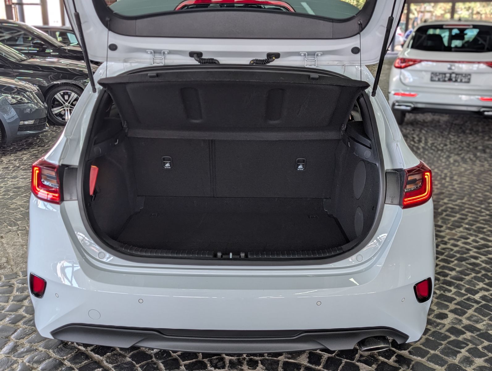 Fahrzeugabbildung Kia cee'd Sportswagon 1.5 Spirit SCC JBL KAM 7J Gar.