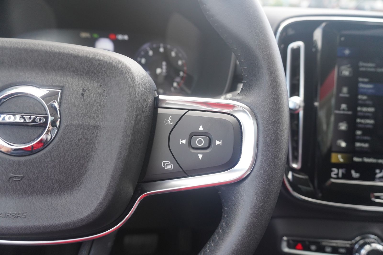 Volvo XC40 2.0 Momentum AWD Aut LED 360° Panorama Navi foto 22