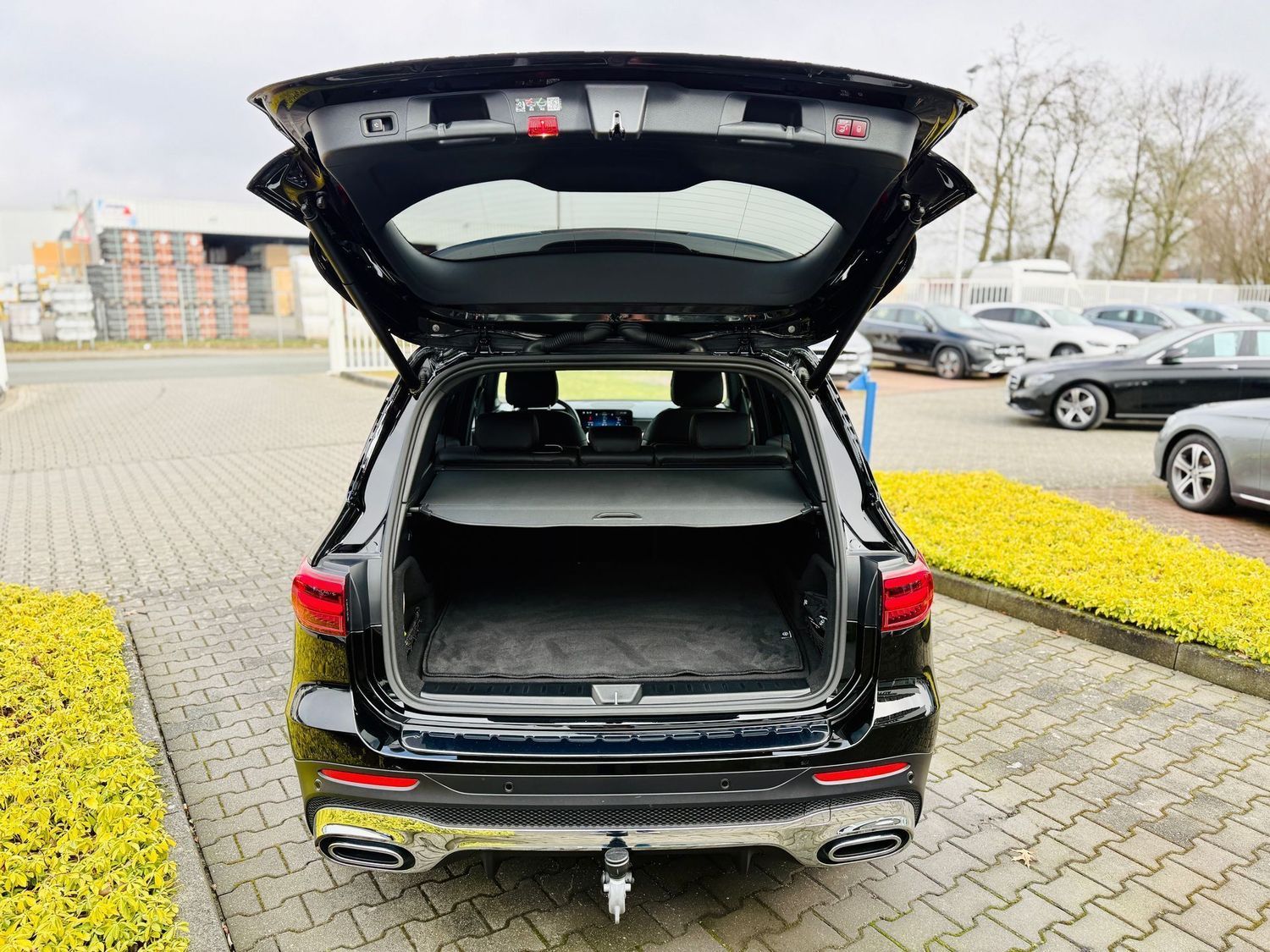 Fahrzeugabbildung Mercedes-Benz GLB 200 d AMG - Distronic, AHK, LED, EDW, RFK, K