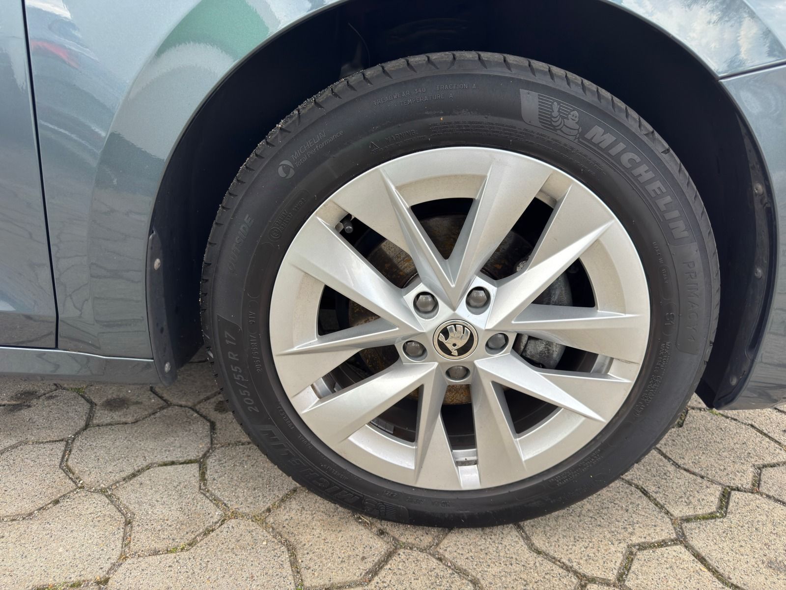 Fahrzeugabbildung SKODA Octavia Combi 1.5 TSI 6-Gang*NAVI*AHK*Head-Up*Si