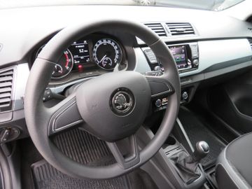 Fahrzeugabbildung SKODA Fabia Combi Ambition DAB GJ-RÄDER PDC SITZH 1.HD