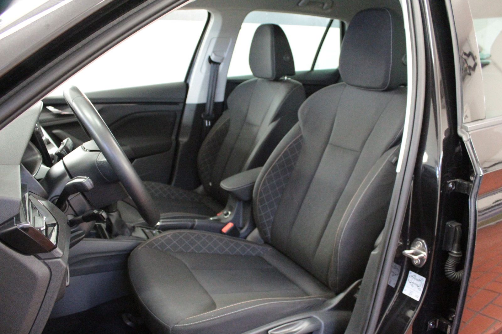 Fahrzeugabbildung SKODA Kamiq 1.0 TSI 85kW Ambition *Winterräder Alu*