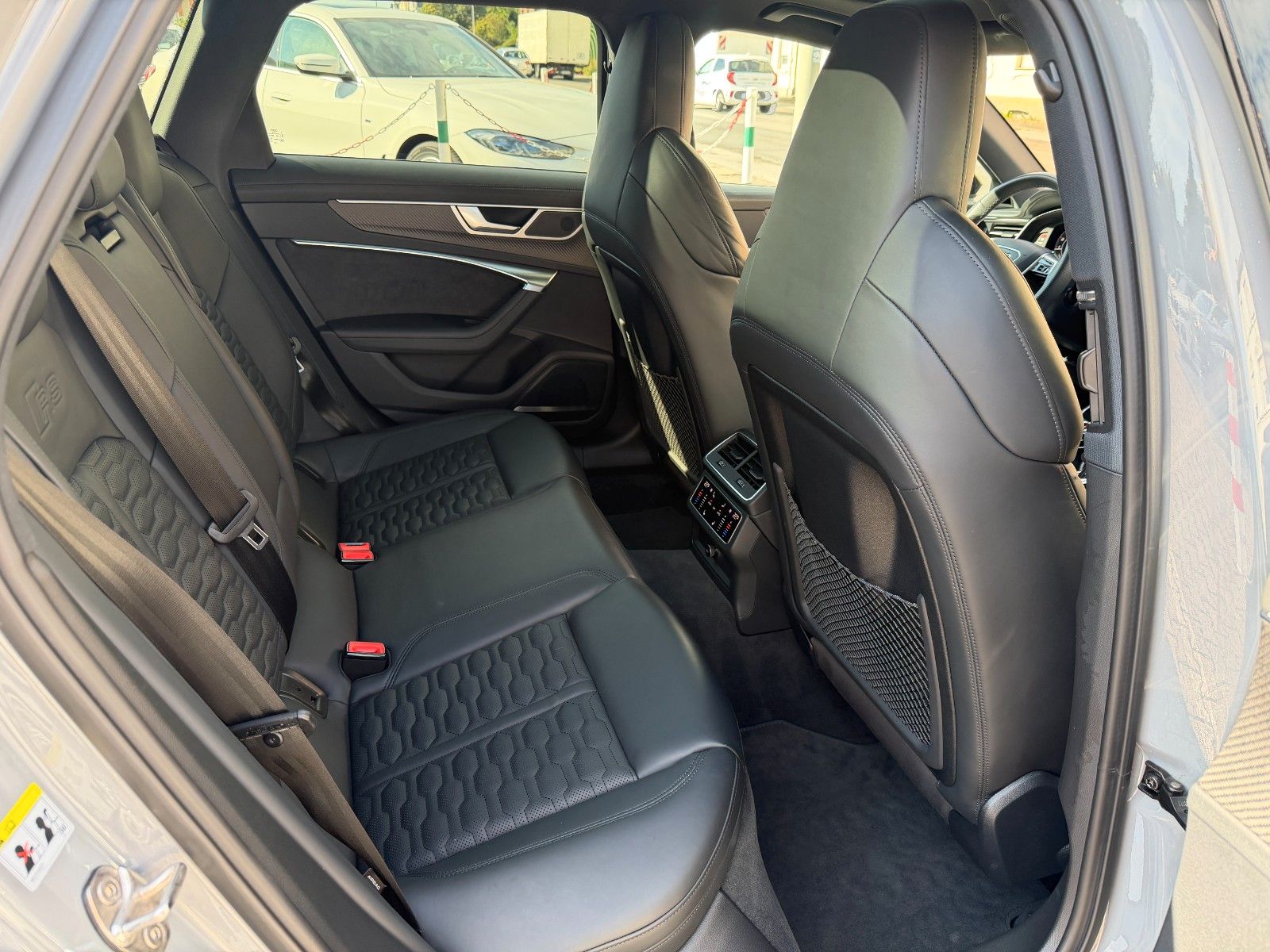 Fahrzeugabbildung Audi RS6 Avant 4.0 TFSI quattro 1-HD. RS DYNAM. NARDO
