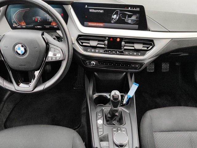 Fahrzeugabbildung BMW 118 d Advantage*Fahrschulauto*SitzHZ*Kamera*LED