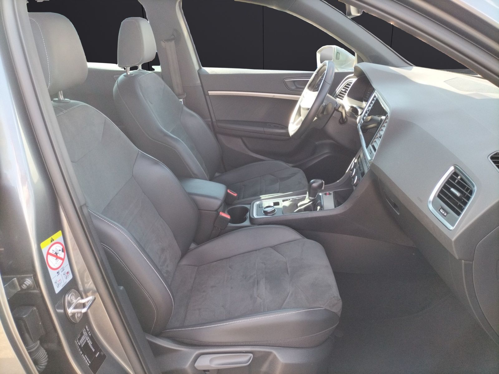 Fahrzeugabbildung SEAT Ateca TSI Xperience DSG 4Drive LED Navi AID ACC