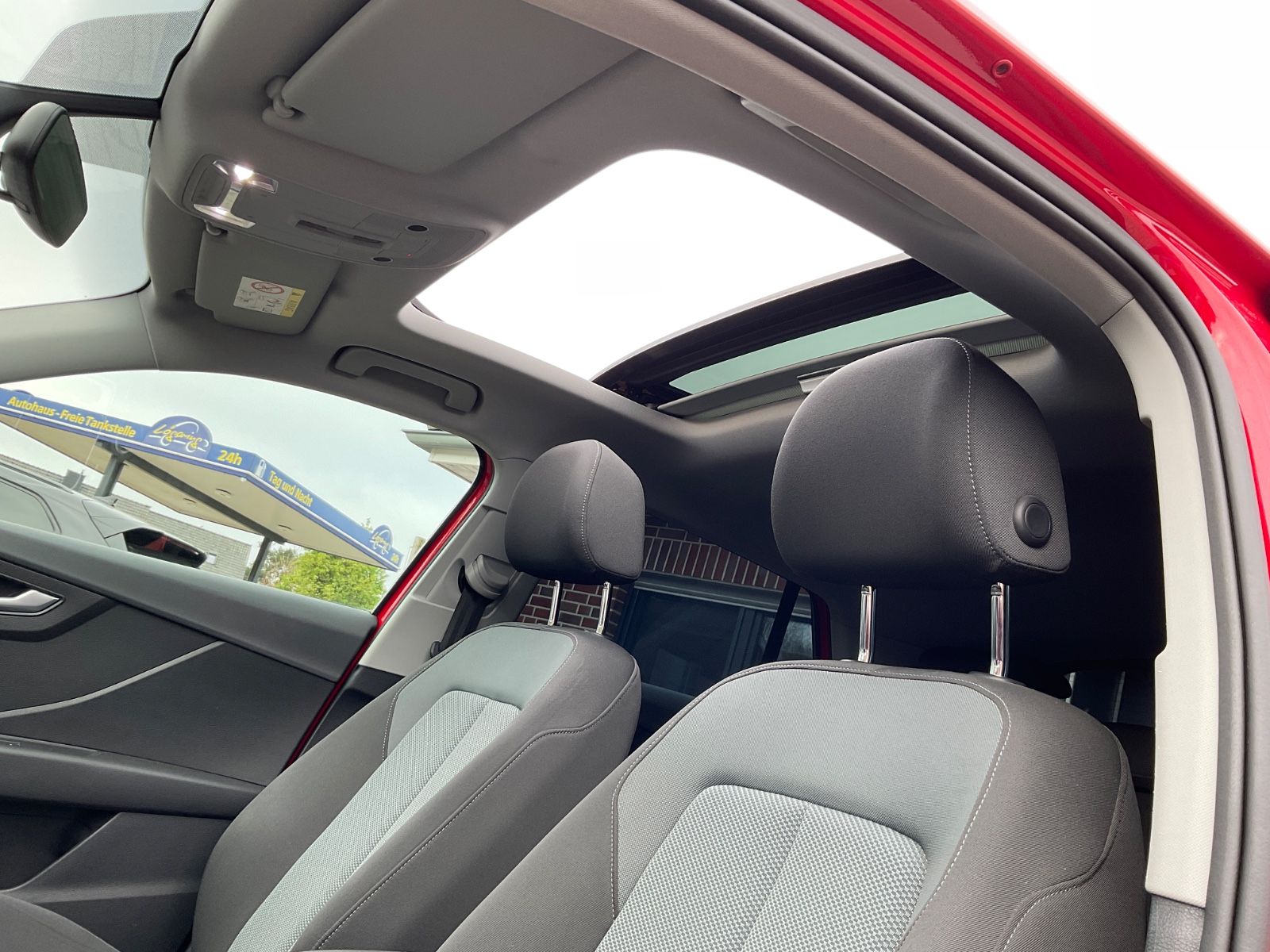 Fahrzeugabbildung Audi Q2 35 TFSI S tronic,Panorama,Kamera,Xenon,Navi