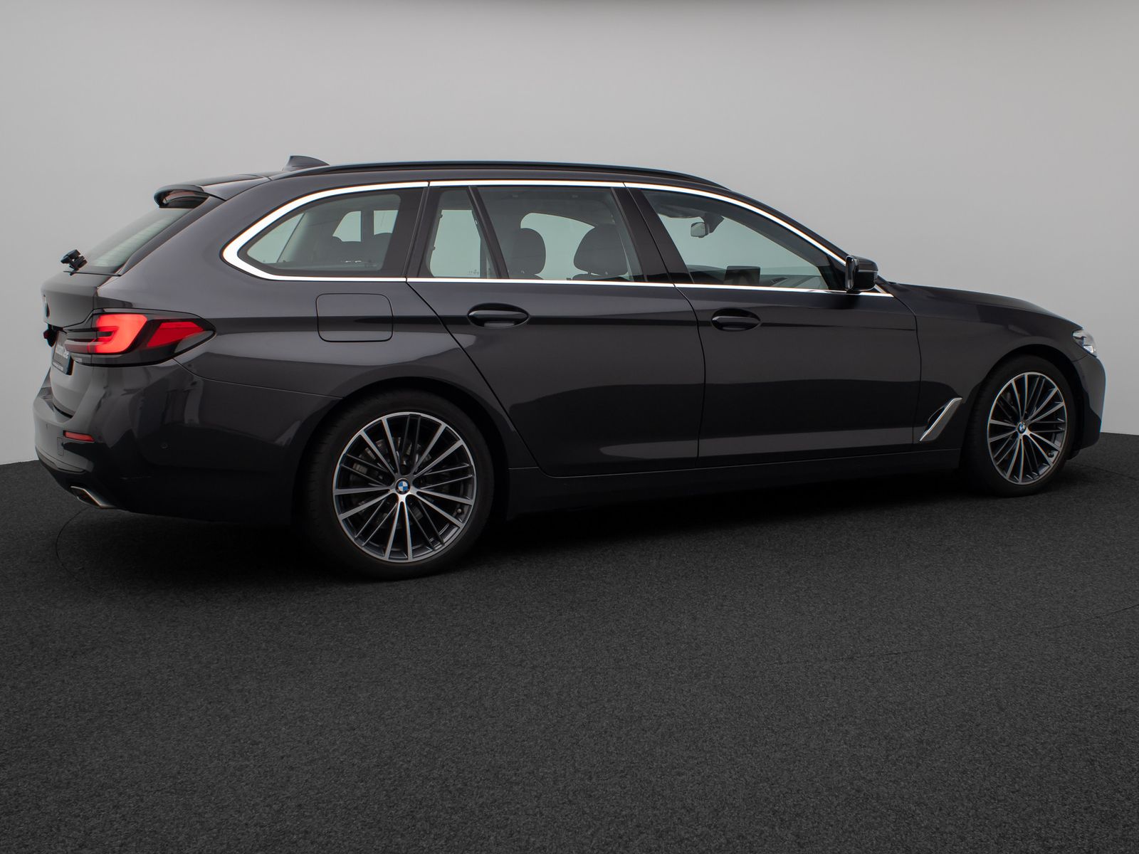 Fahrzeugabbildung BMW 520d Panorama Kamera HUD DAB 4Klima Alarm 19Zoll