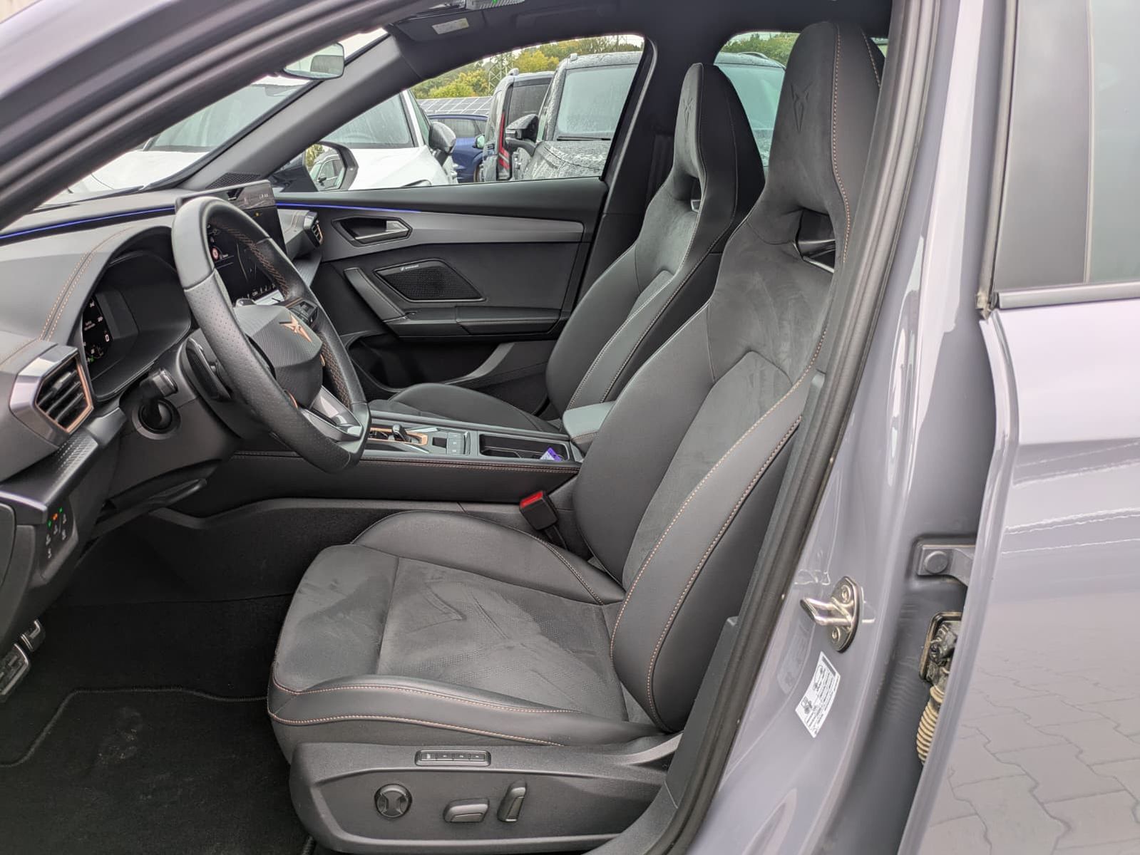 Fahrzeugabbildung CUPRA Formentor 1.5 eTSI PANO*MATRIX*SENNH.*DINAM*360°